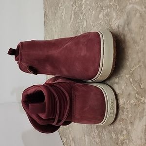 L.L. Bean Womens 9.5M Mountainside Toggle boots